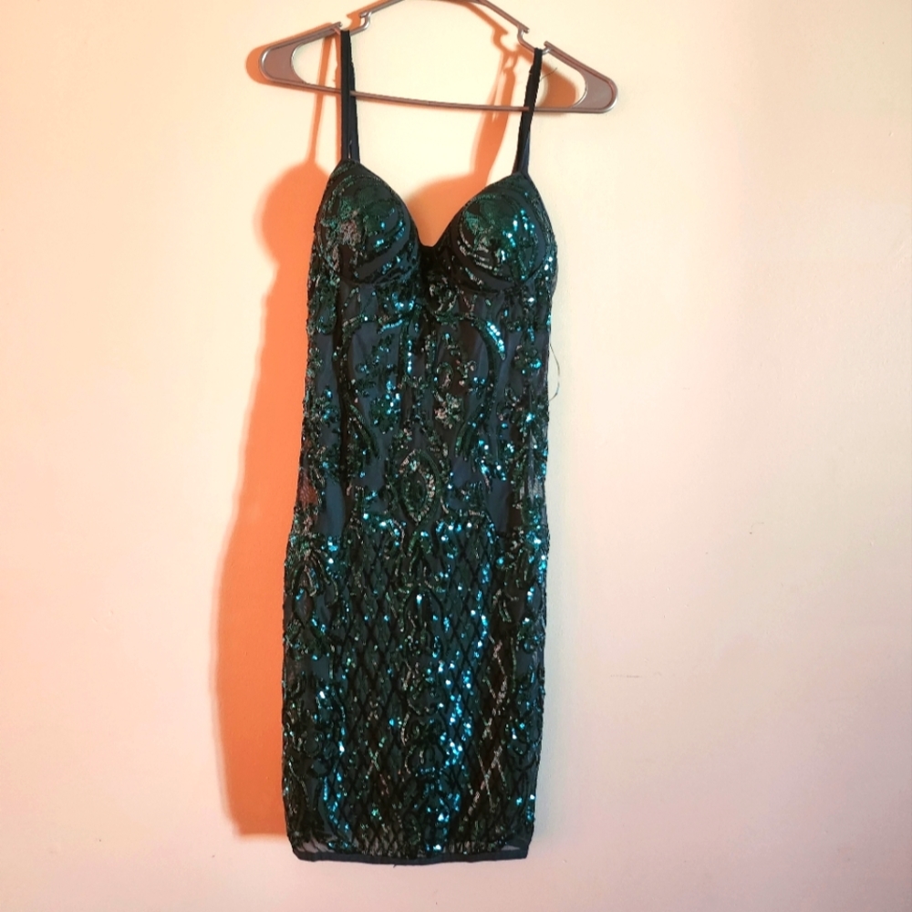 Fashion nova emerald green sequence midi dress